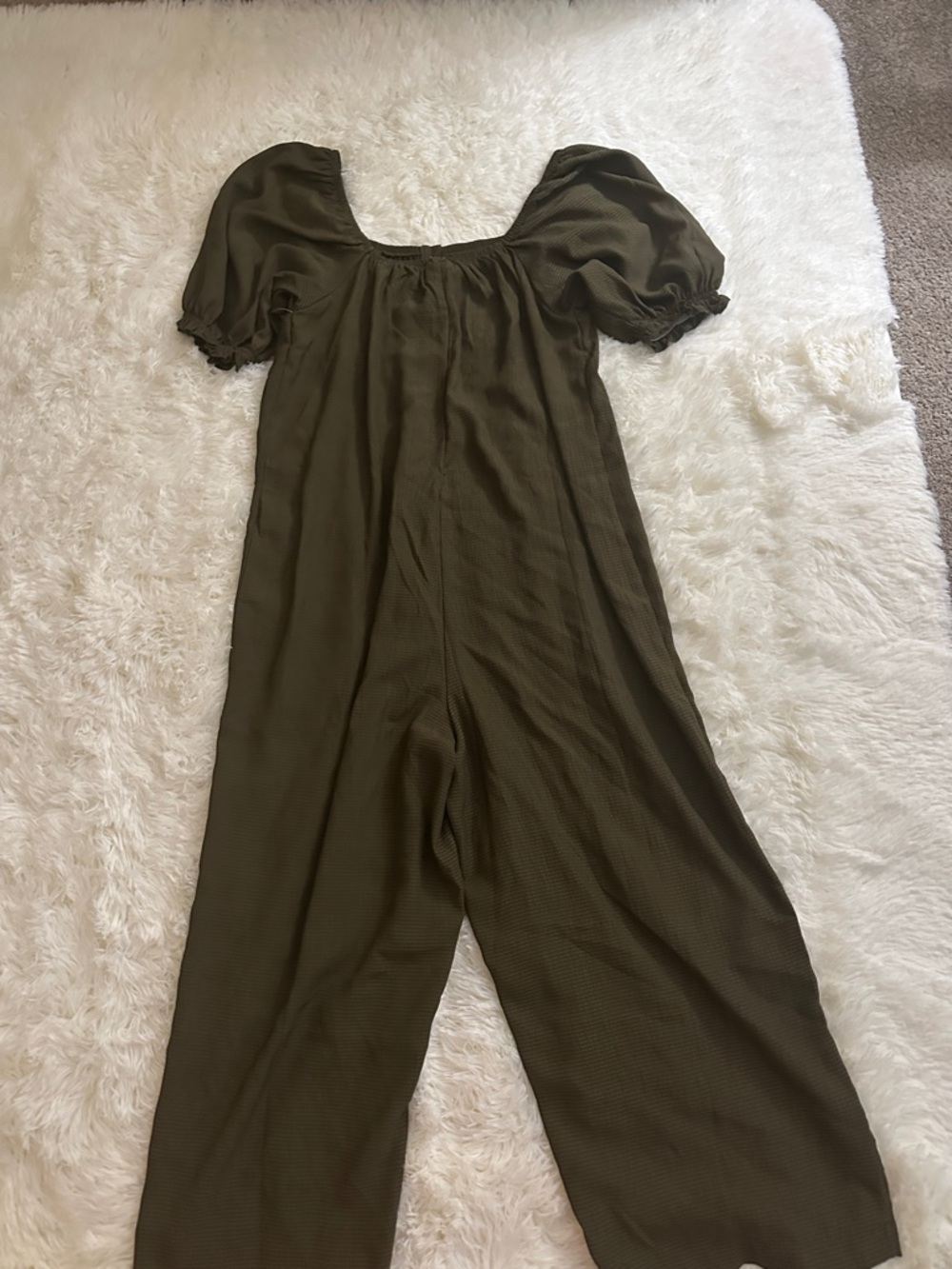 bobeau Olive Puff-Sleeve Smocked Jumpsuit - Picture 8 of 10